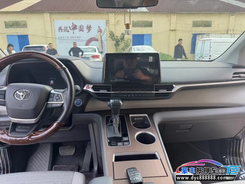 24年丰田塞纳轿车抵押车出售