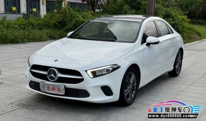 19年奔驰A轿车抵押车出售