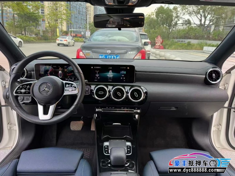 19年奔驰A轿车抵押车出售