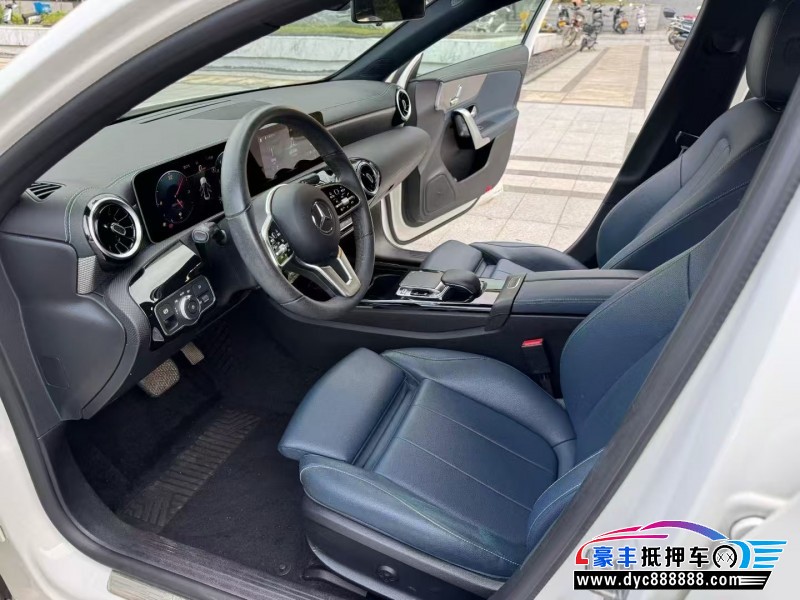 19年奔驰A轿车抵押车出售