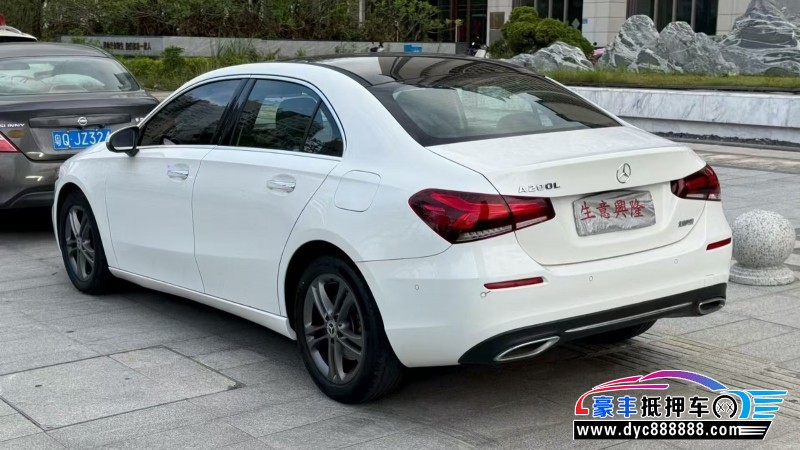 19年奔驰A轿车抵押车出售