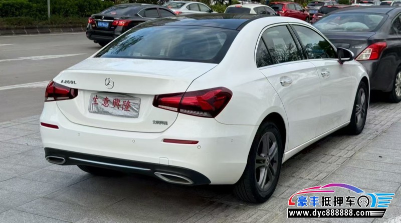 19年奔驰A轿车抵押车出售