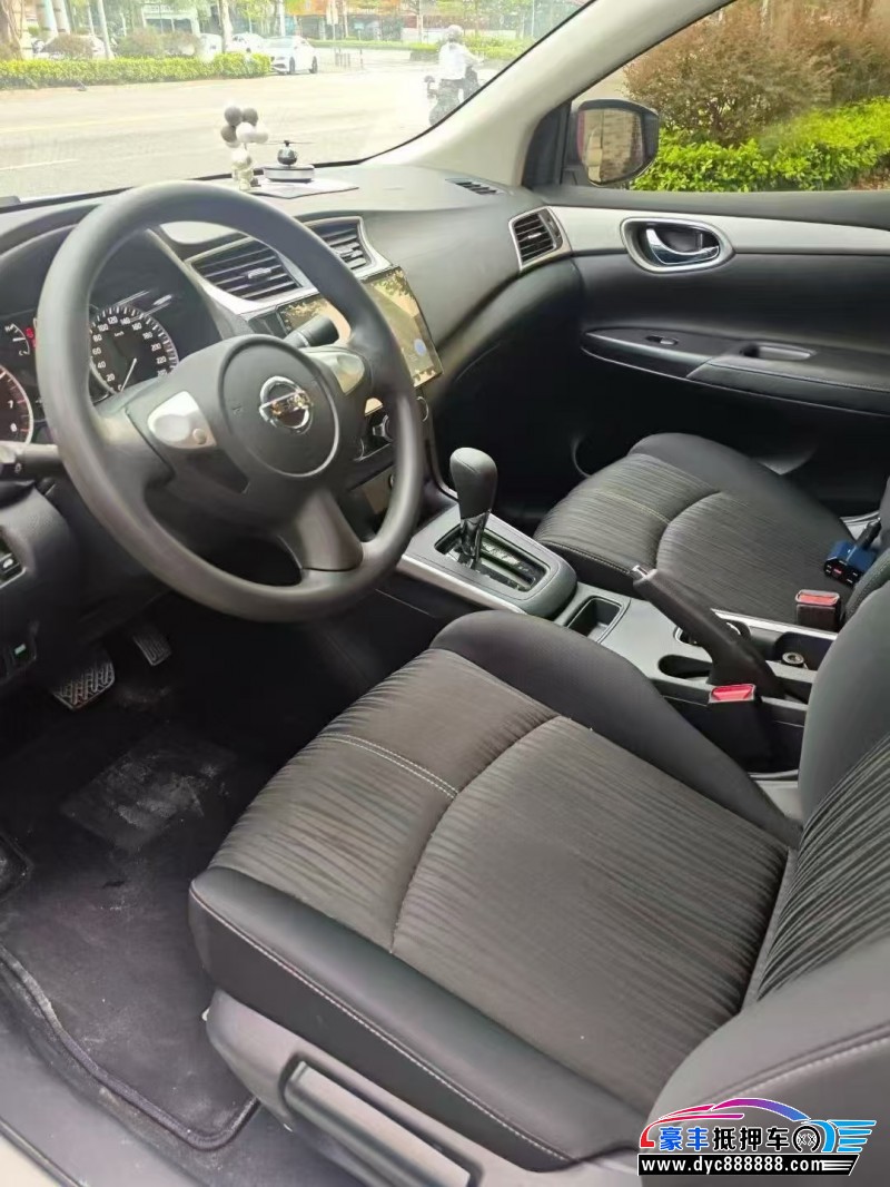 25年日产轩逸轿车抵押车出售