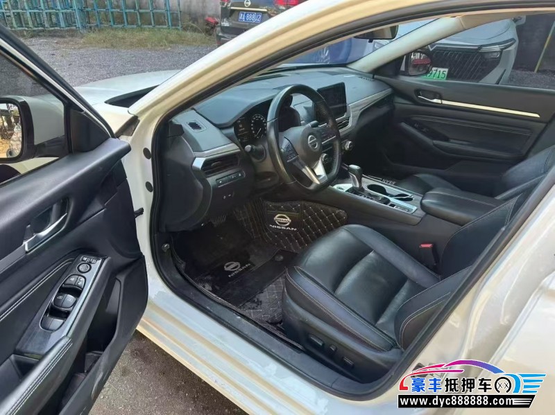 21年日产天籁轿车抵押车出售