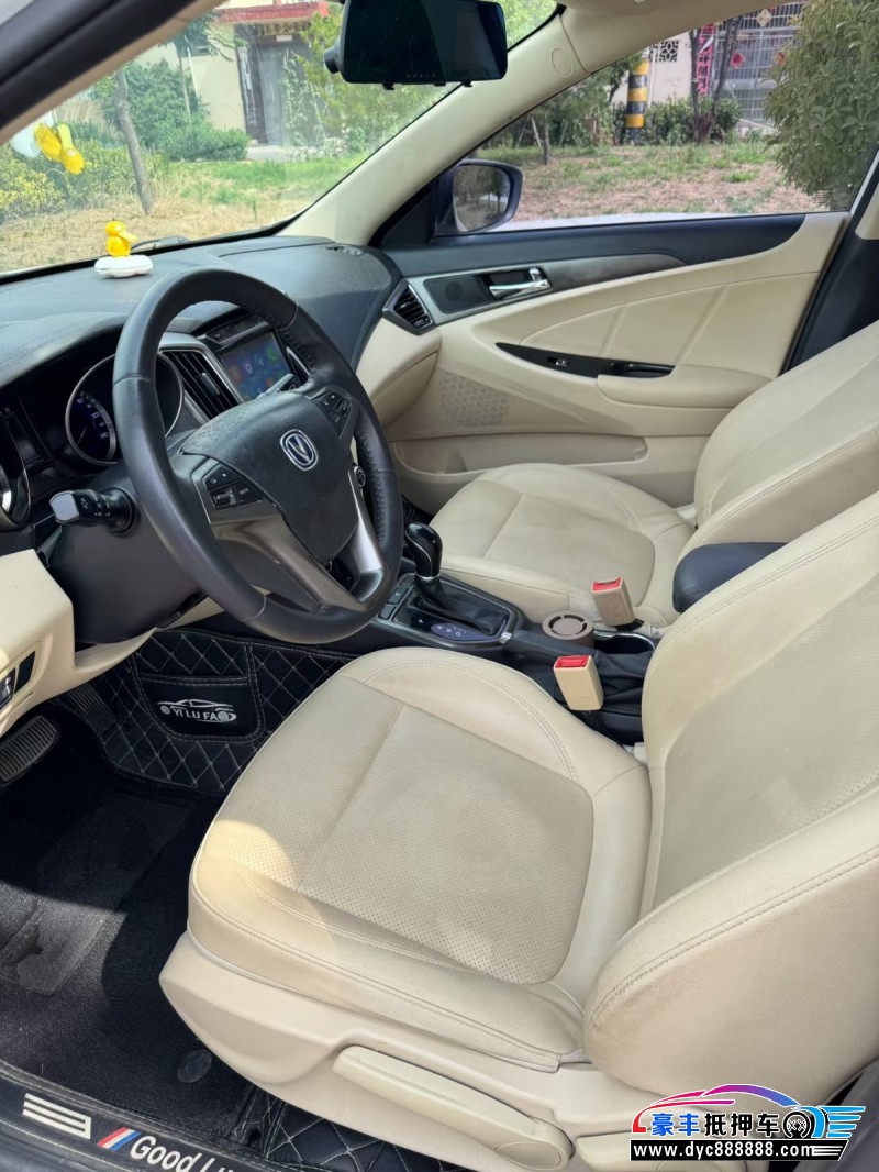 17年长安逸动轿车抵押车出售