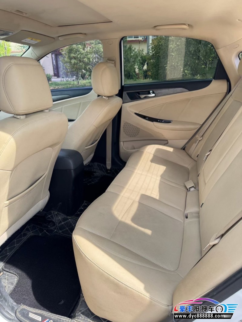 17年长安逸动轿车抵押车出售