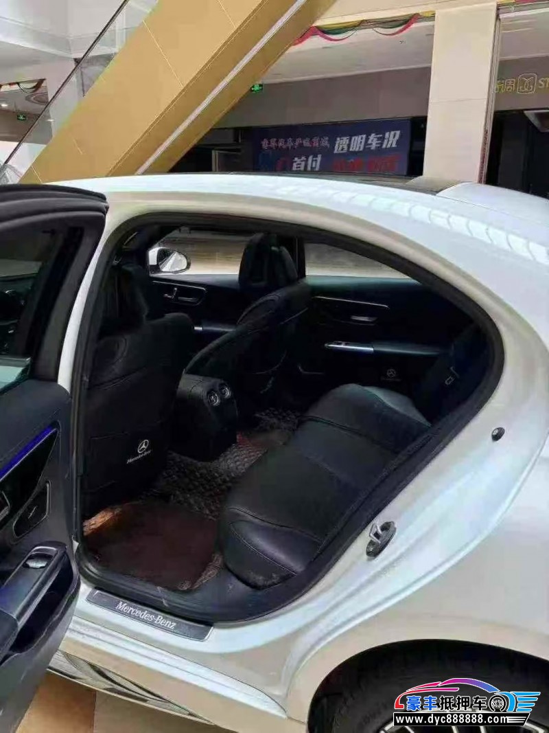 22年奔驰C轿车抵押车出售