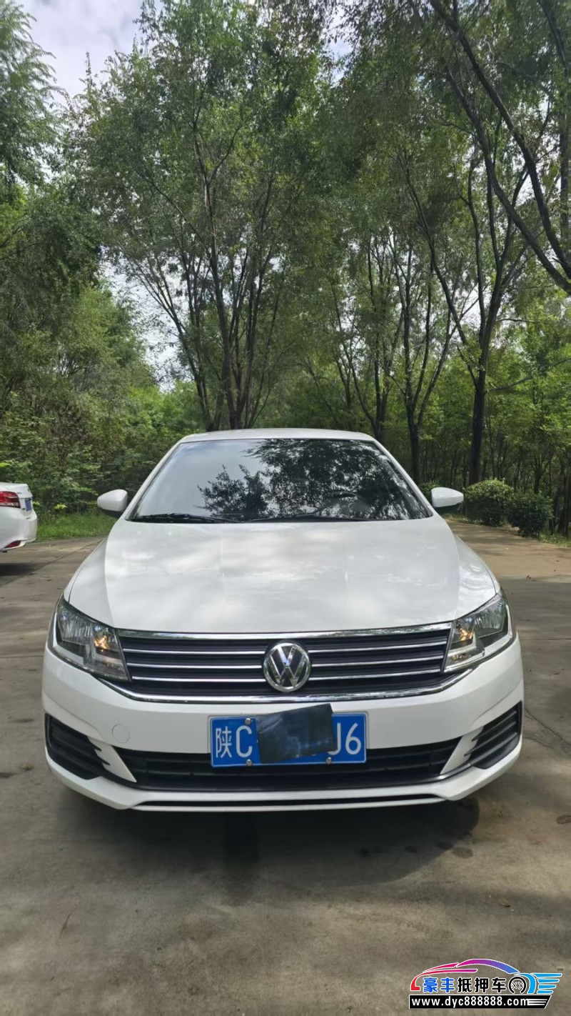 抵押车出售23年大众朗逸轿车