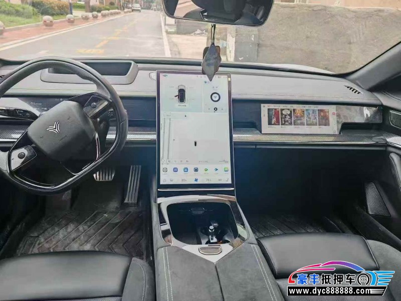 24年哪吒S轿车抵押车出售