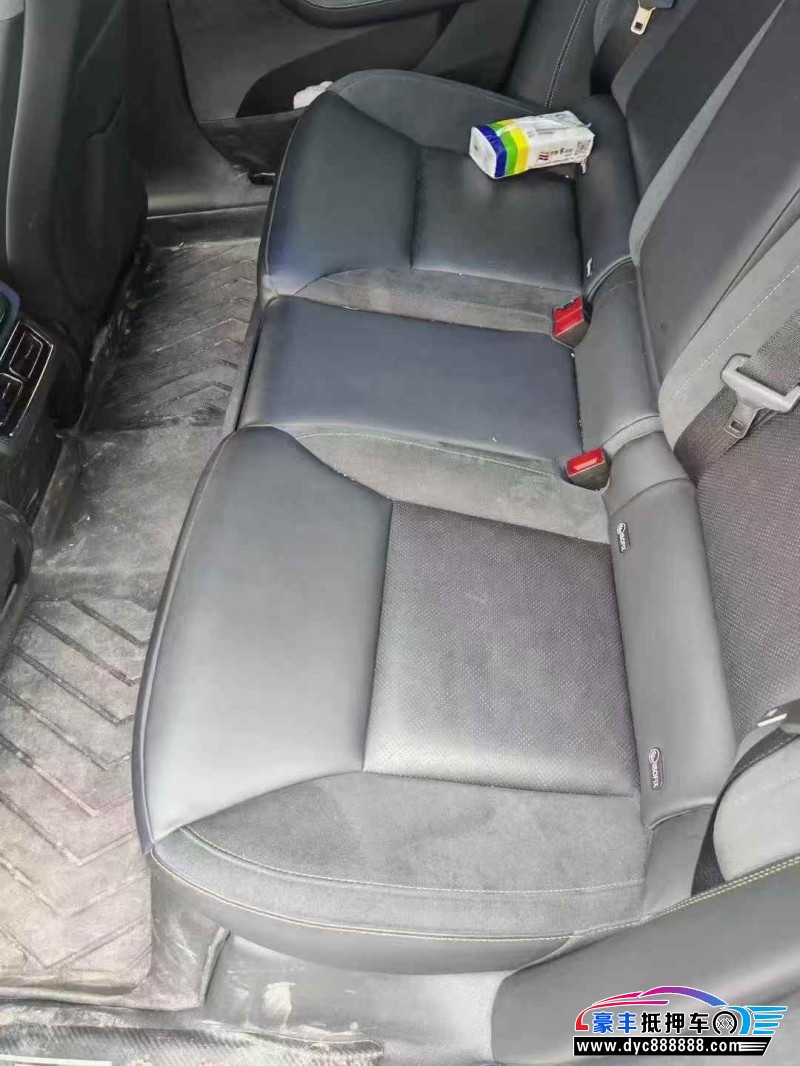 24年哪吒S轿车抵押车出售