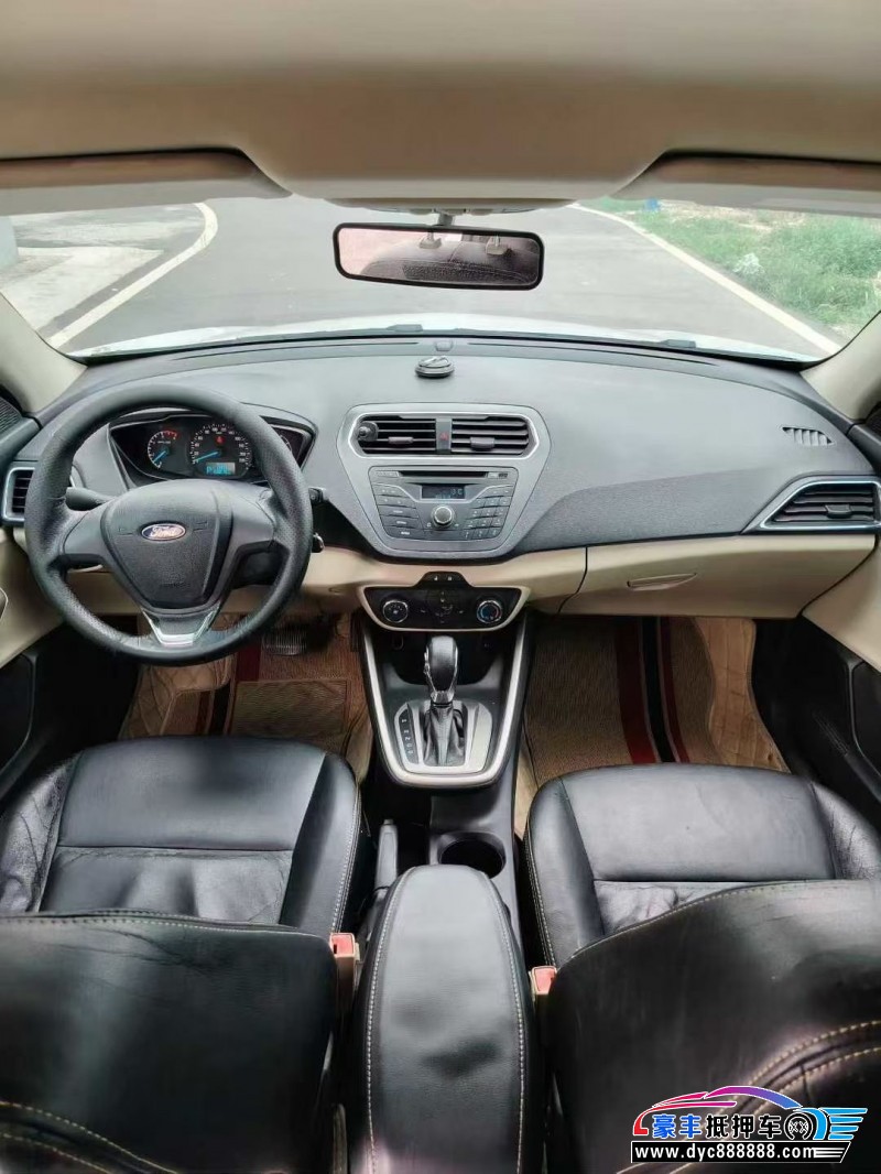 17年福特福睿斯轿车抵押车出售