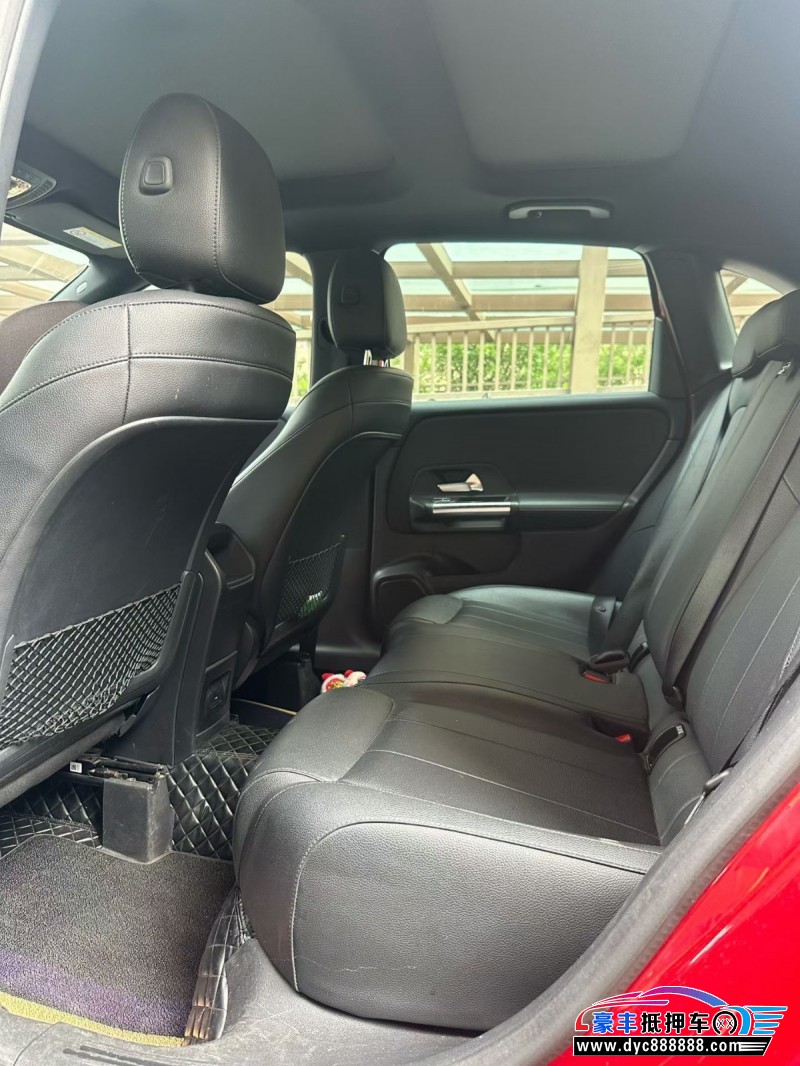 21年奔驰B轿车抵押车出售