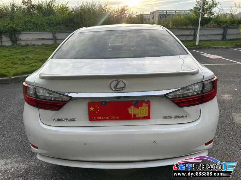 17年雷克萨斯ES轿车抵押车出售