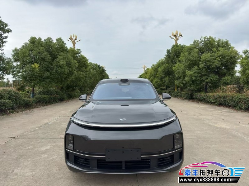 抵押车出售25年理想L9轿车