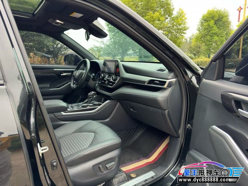 24年丰田皇冠轿车抵押车出售