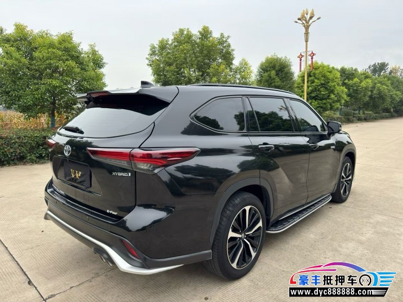 24年丰田皇冠轿车抵押车出售