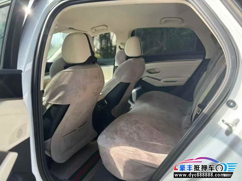 25年比亚迪秦轿车抵押车出售