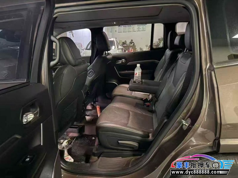 18年Jeep指挥官轿车抵押车出售