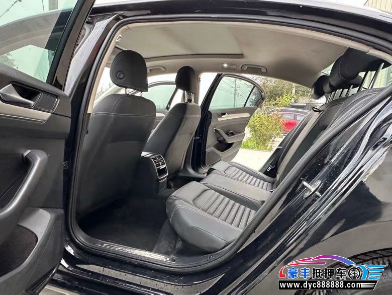 21年大众迈腾轿车抵押车出售