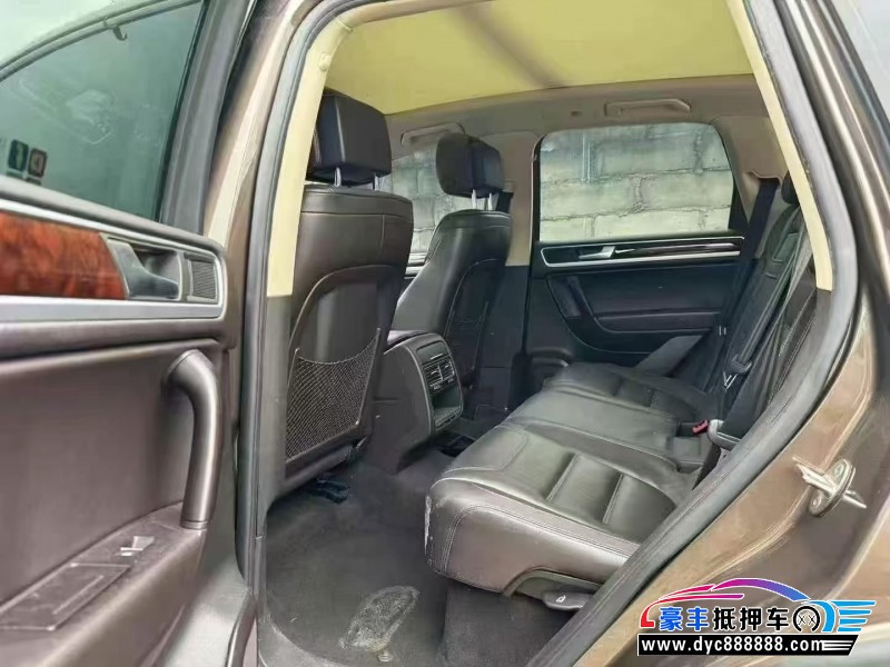 14年大众途锐轿车抵押车出售