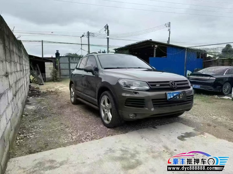 14年大众途锐轿车抵押车出售