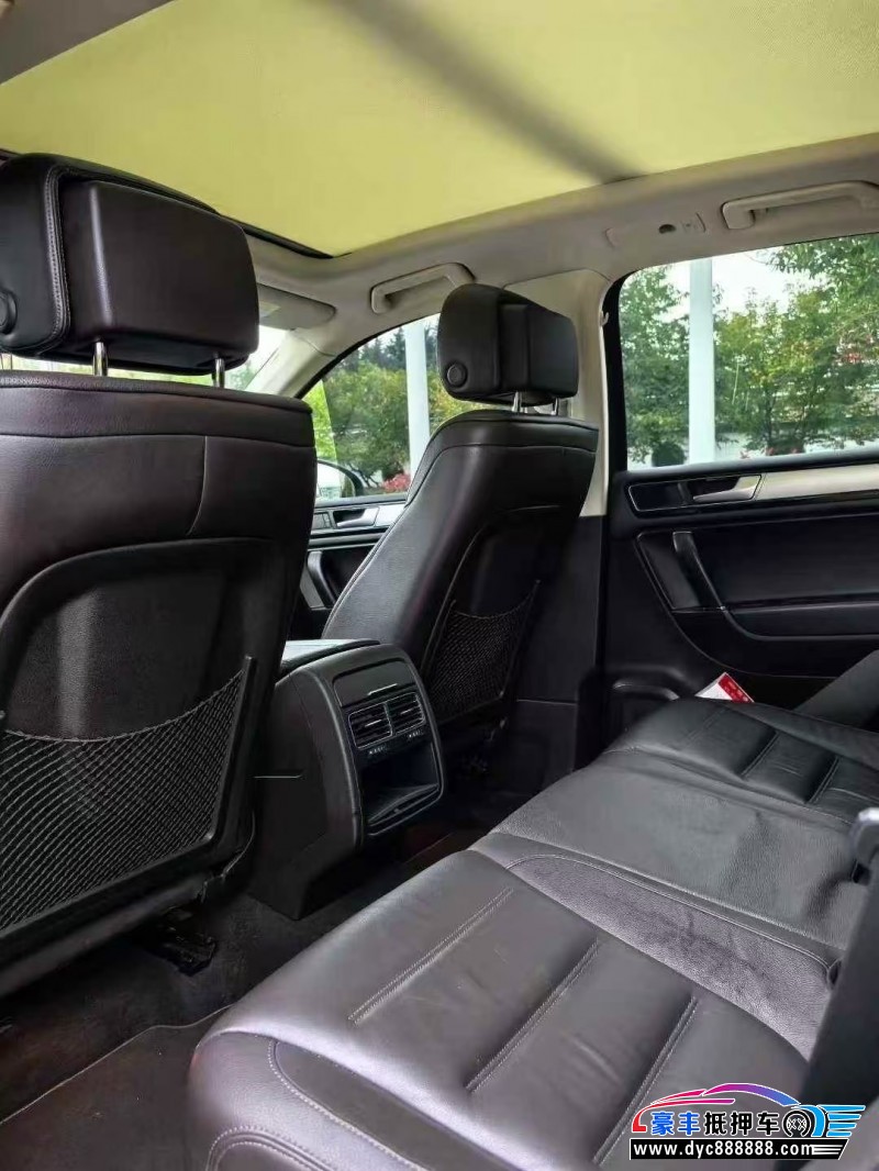 17年大众途锐轿车抵押车出售