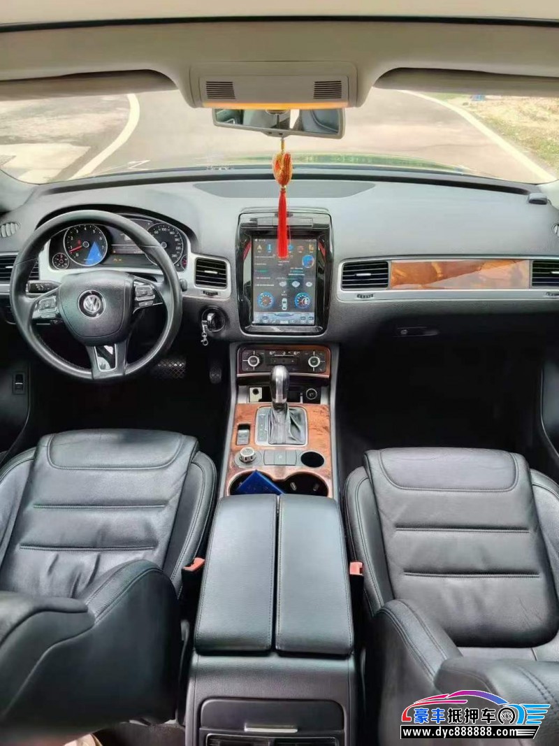 12年大众途锐轿车抵押车出售