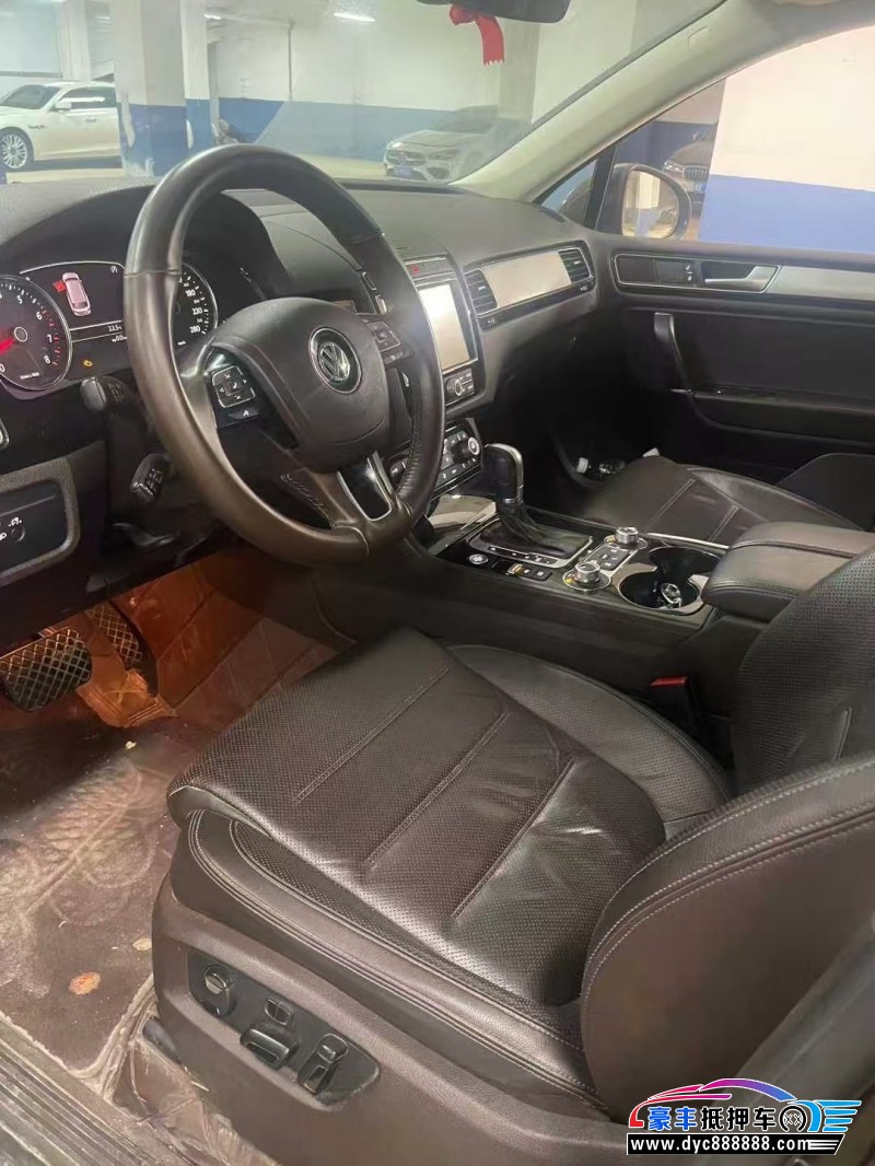 18年大众途锐轿车抵押车出售