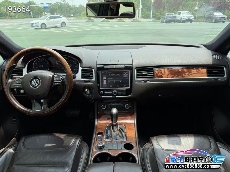 11年大众途锐轿车抵押车出售