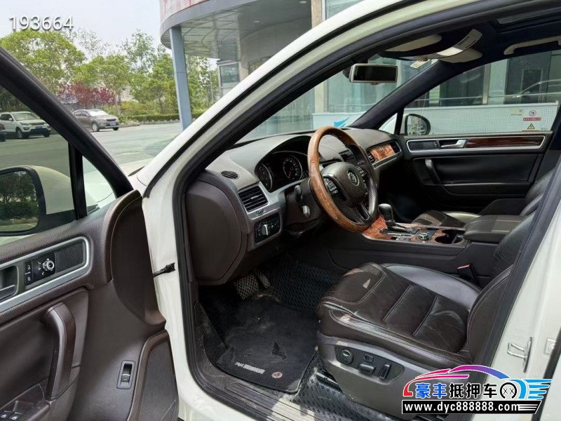 11年大众途锐轿车抵押车出售