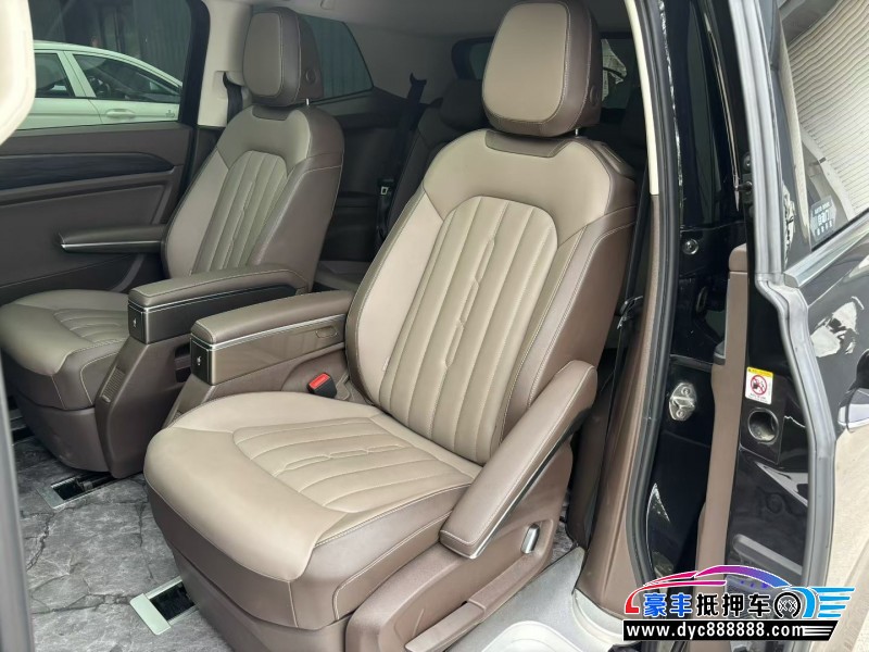 25年大众蔚然轿车抵押车出售