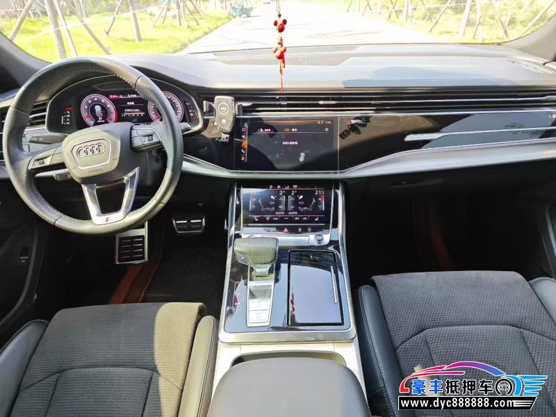19年奥迪Q8轿车抵押车出售
