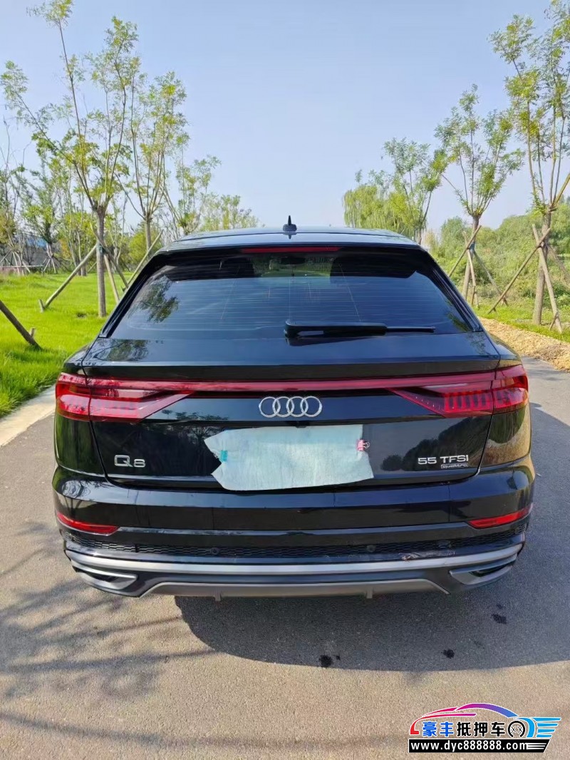 19年奥迪Q8轿车抵押车出售