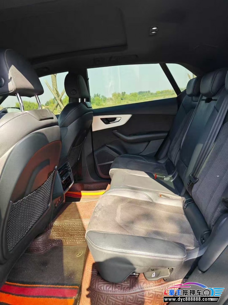 19年奥迪Q8轿车抵押车出售