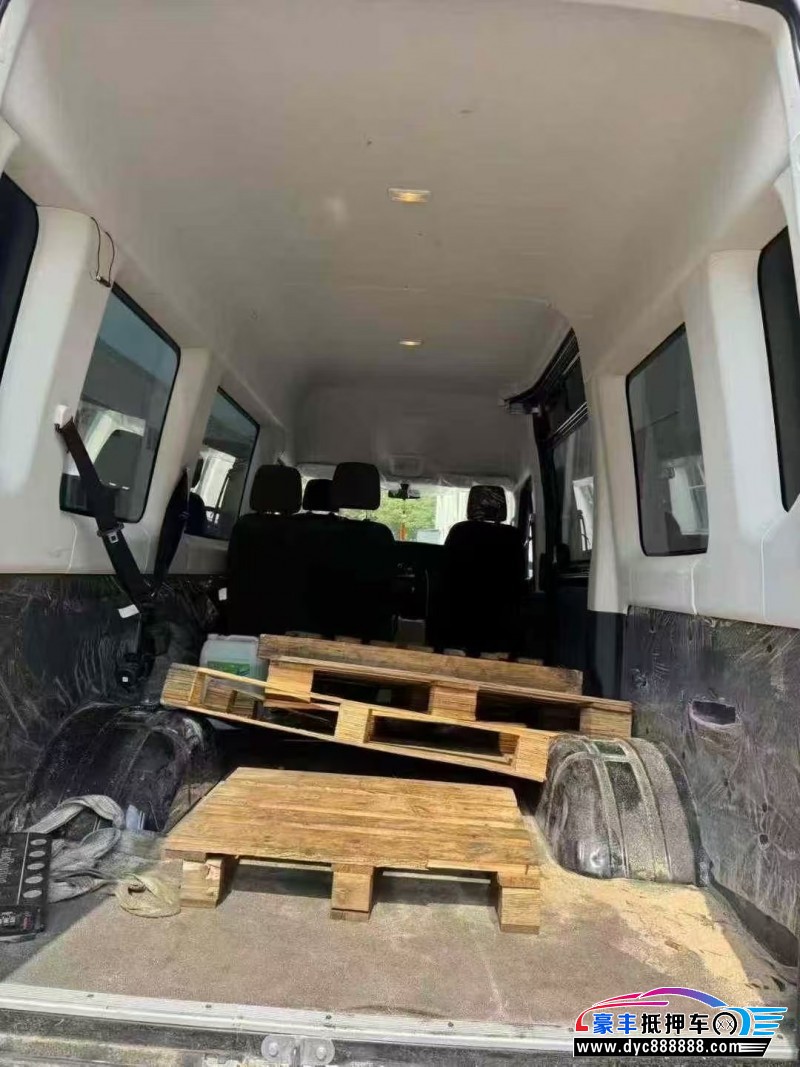 23年依维柯欧盛轿车抵押车出售