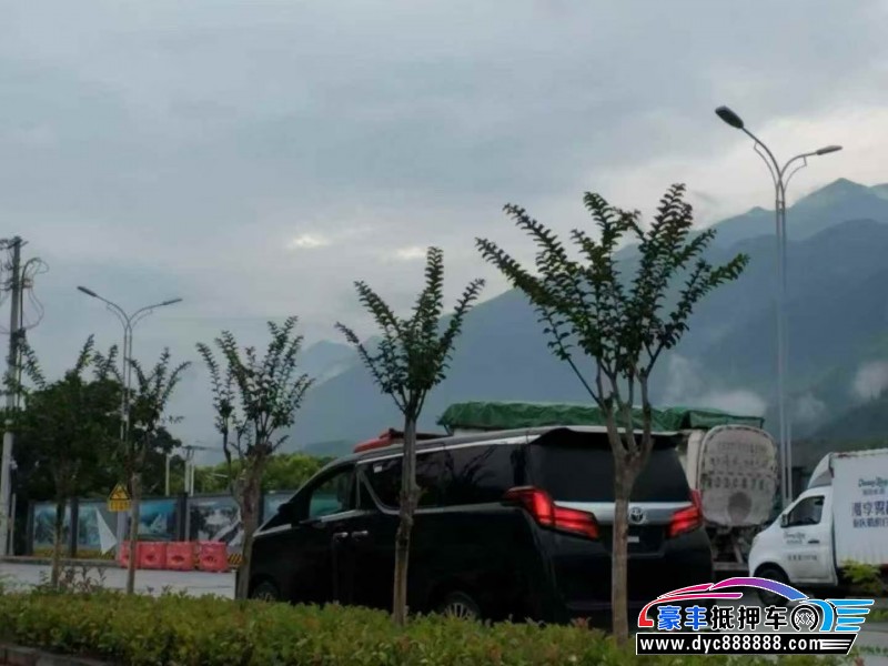 16年丰田埃尔法轿车抵押车出售