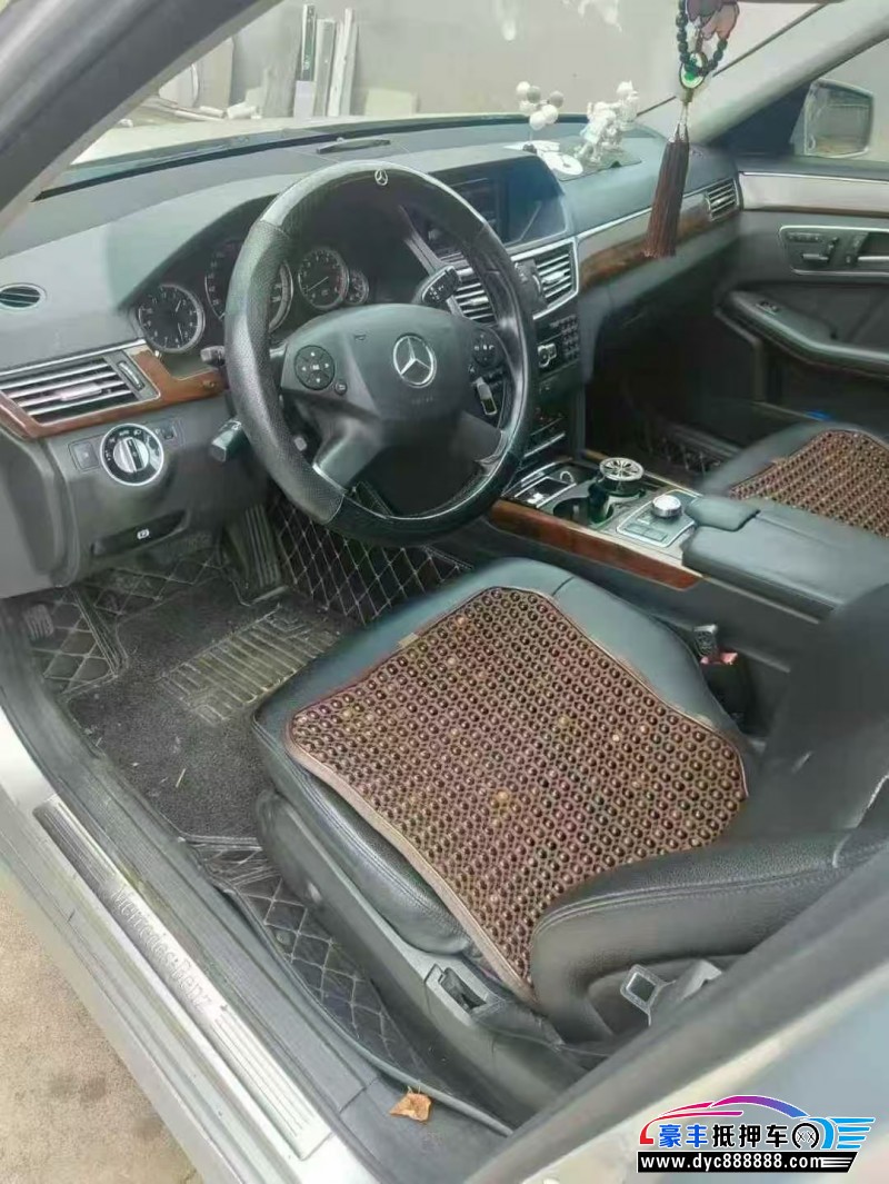 12年奔驰E轿车抵押车出售