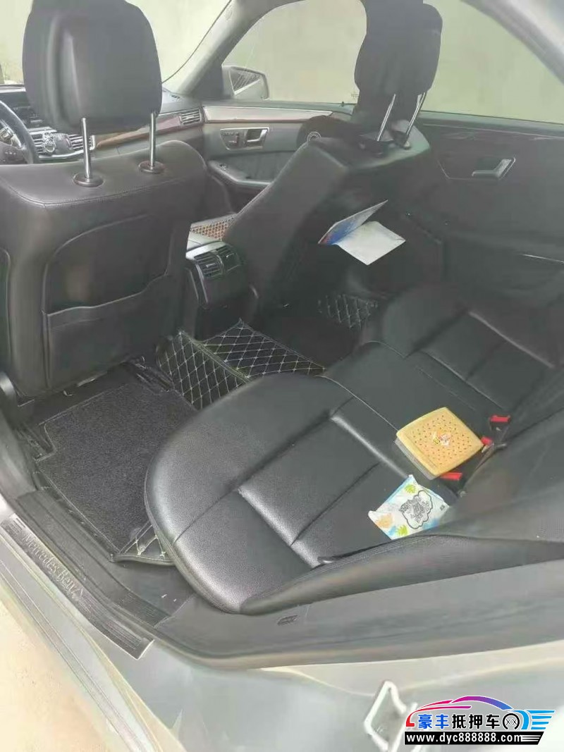 12年奔驰E轿车抵押车出售