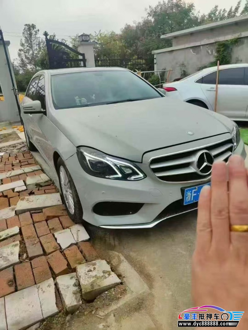 12年奔驰E轿车抵押车出售