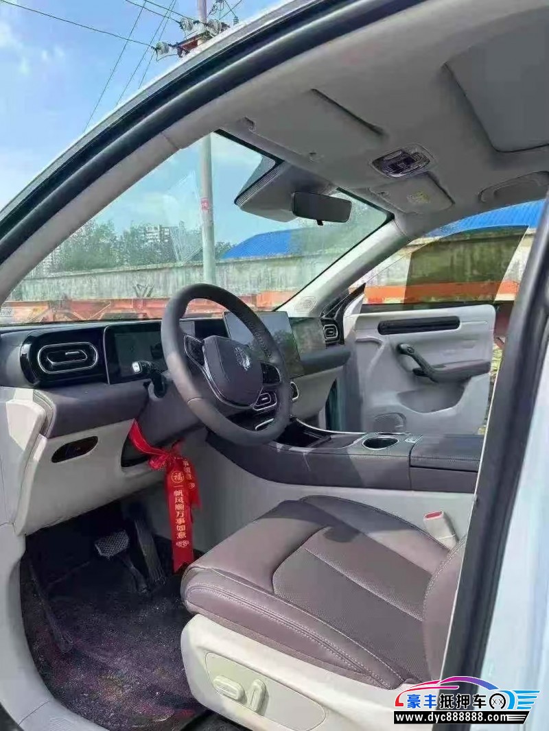 25年零跑C11轿车抵押车出售