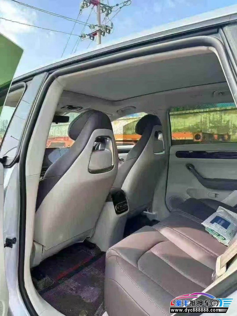 25年零跑C11轿车抵押车出售