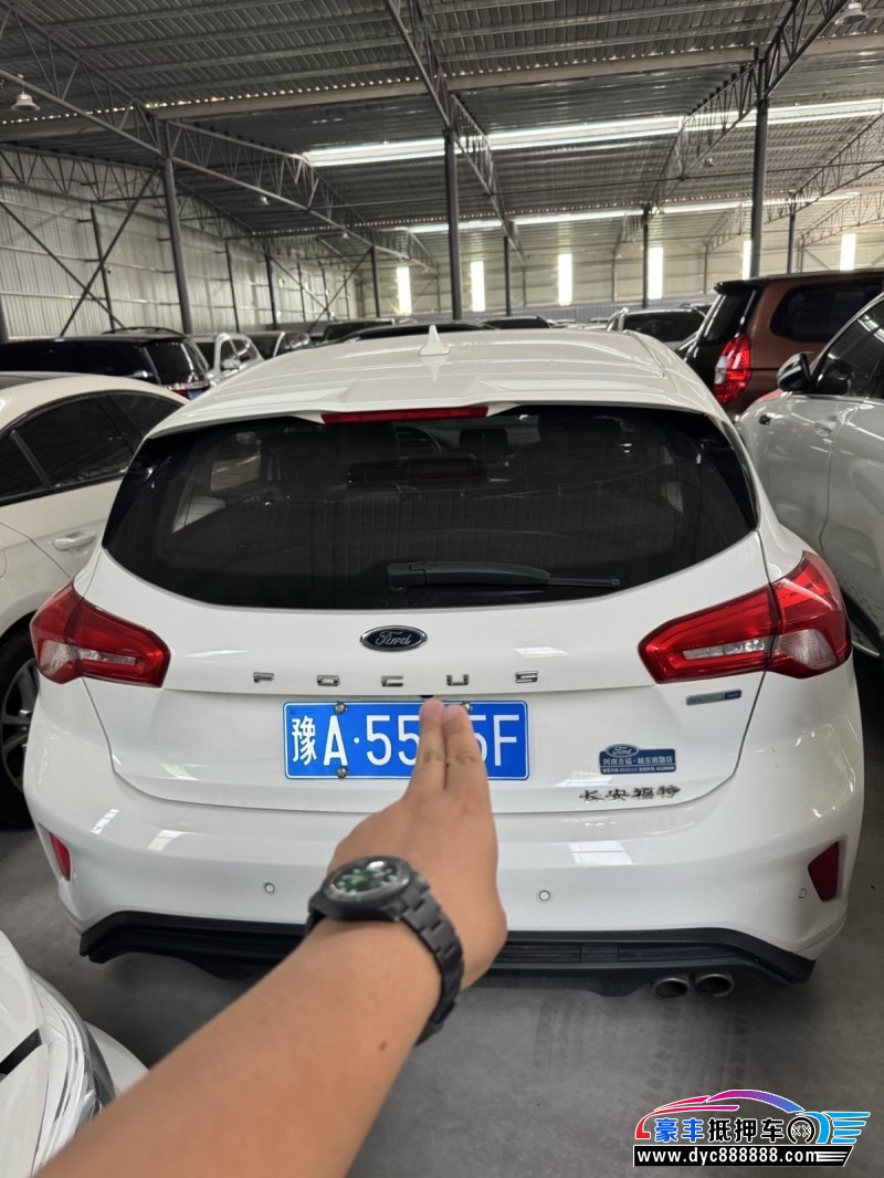 20年福特福克斯轿车抵押车出售