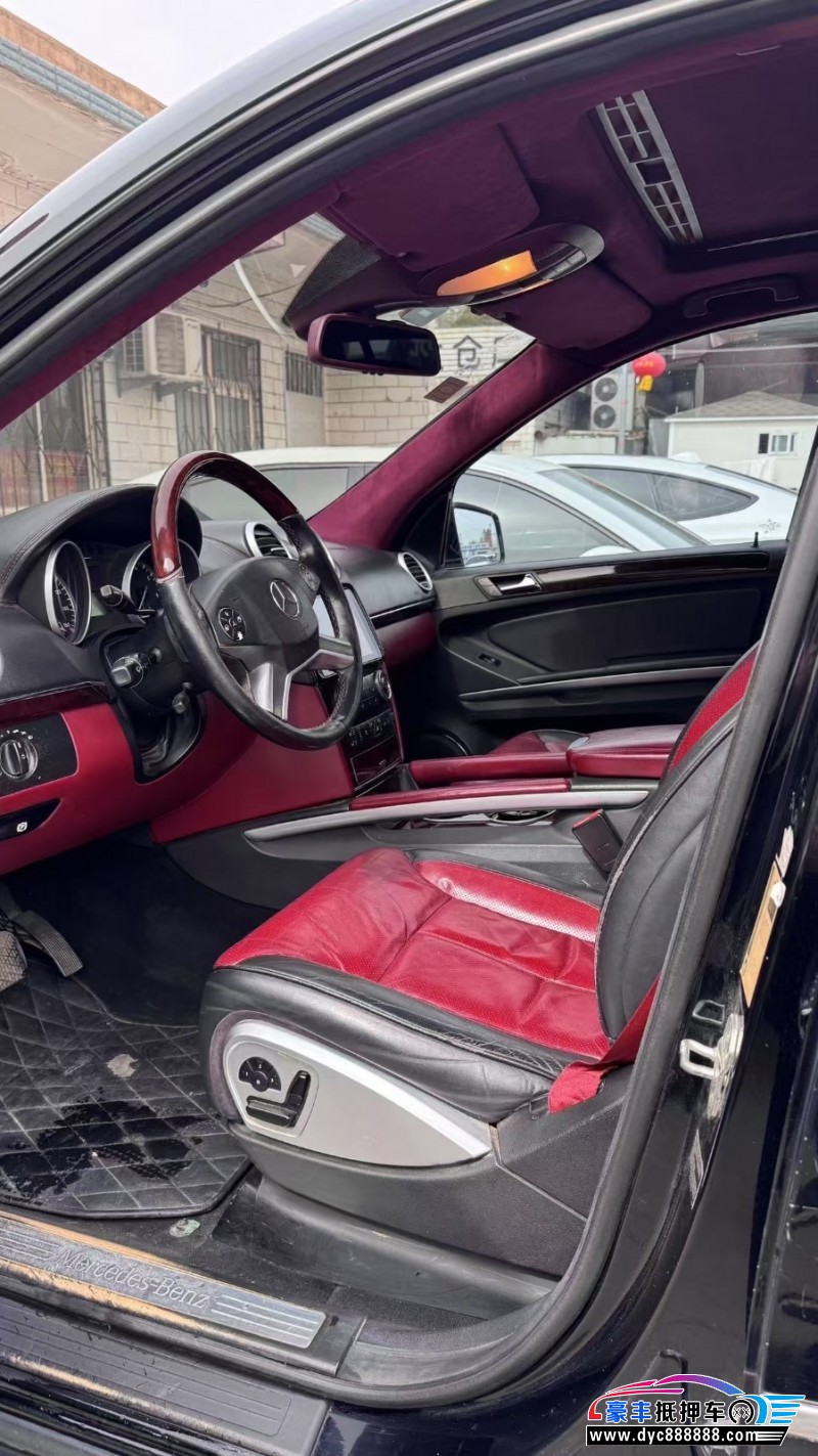 12年奔驰GL轿车抵押车出售