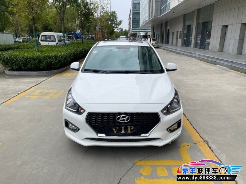 18年现代瑞纳轿车抵押车出售