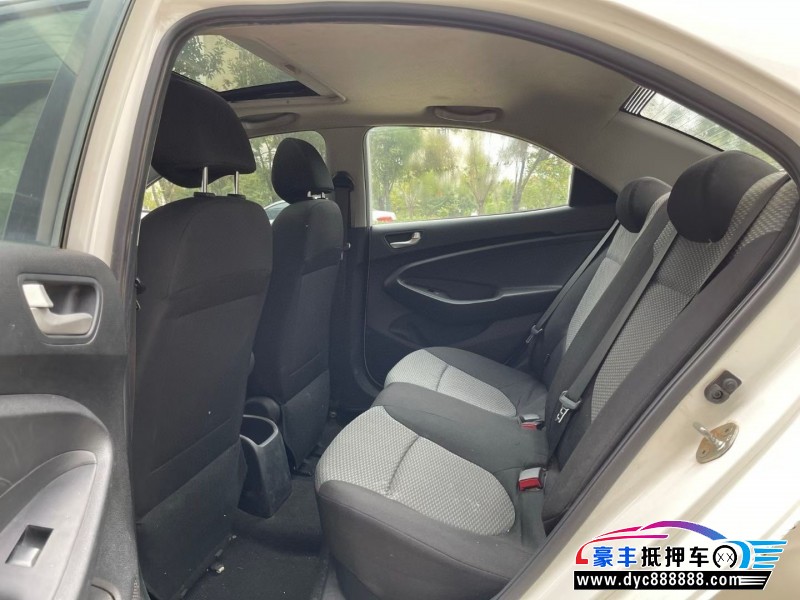 18年现代瑞纳轿车抵押车出售