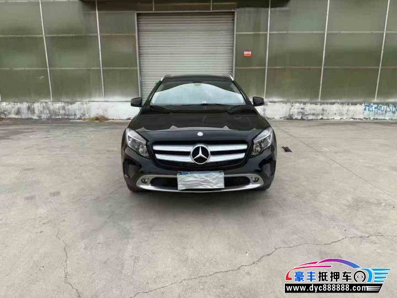 15年奔驰GLA轿车抵押车出售