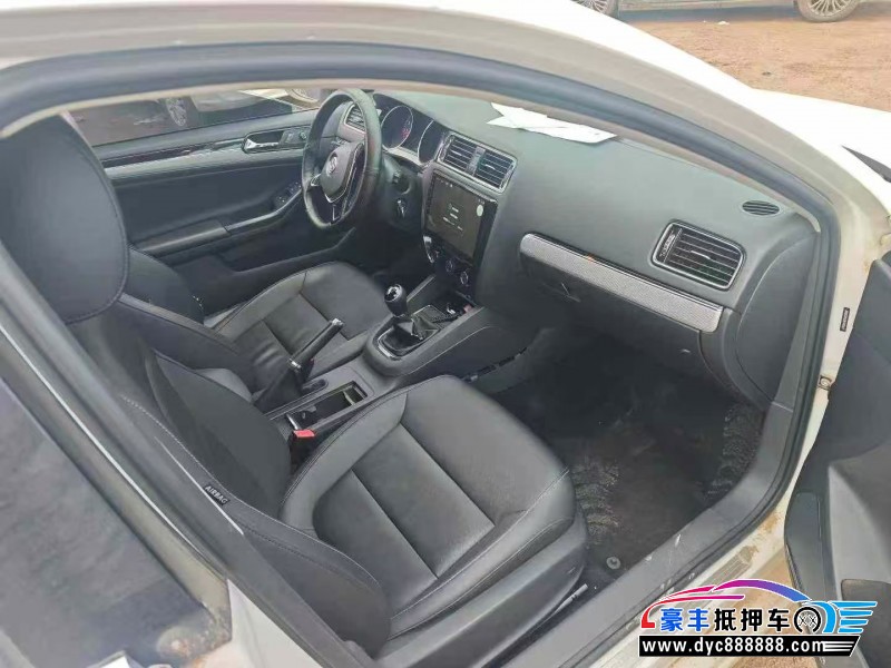 17年大众速腾轿车抵押车出售