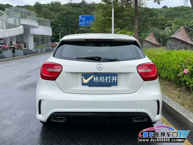 15年奔驰A轿车抵押车出售