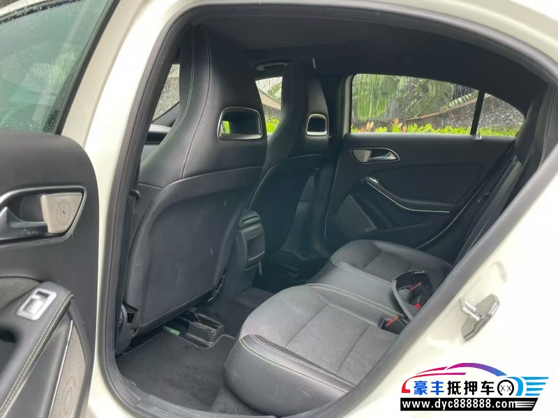 15年奔驰A轿车抵押车出售