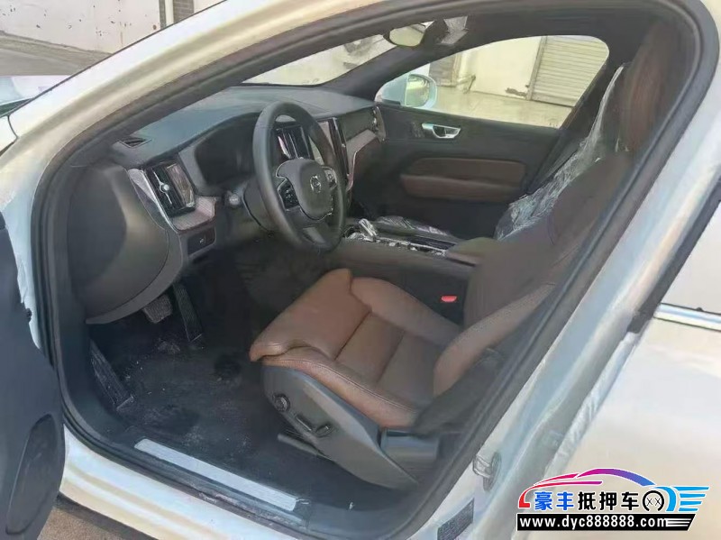 25年沃尔沃XC60轿车抵押车出售